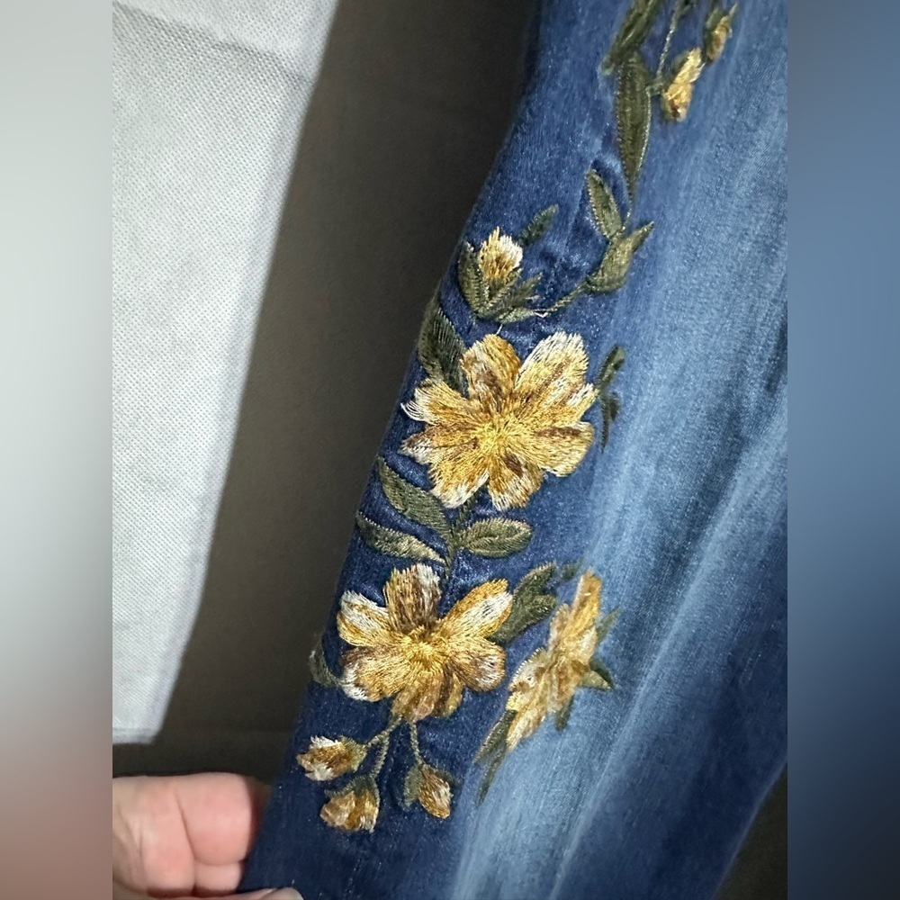 Driftwood Charlee Wide Leg Cropped Floral Embroidered Jeans Raw Hem Boho Size 32 - Picture 4 of 5